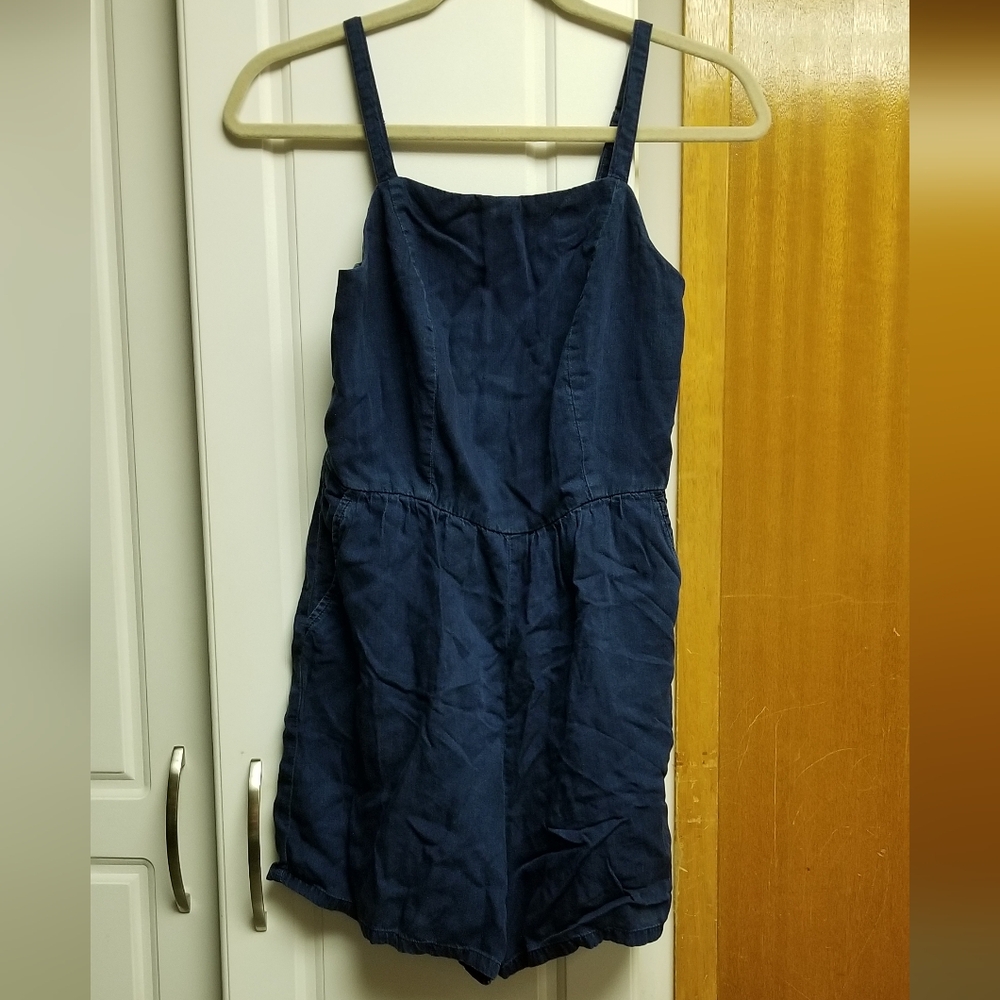 🍁🌺Unbranded dark denim romper with smocked elasticized backing, side pockets